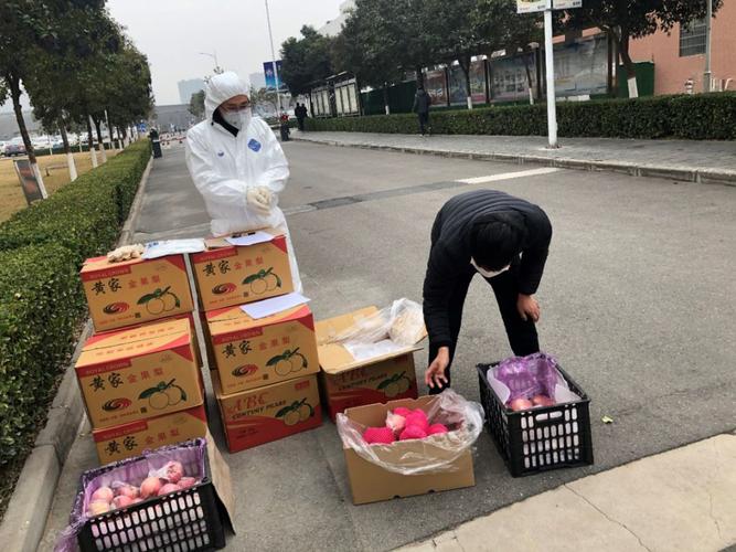 为补充隔离期间员工的健康营养,东风日产郑州工厂还为员工发放水果