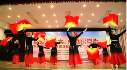 安庆市宜秀区芭茅巷社区举行传统文化创作基地揭牌仪式暨庆祝建军节文艺汇演